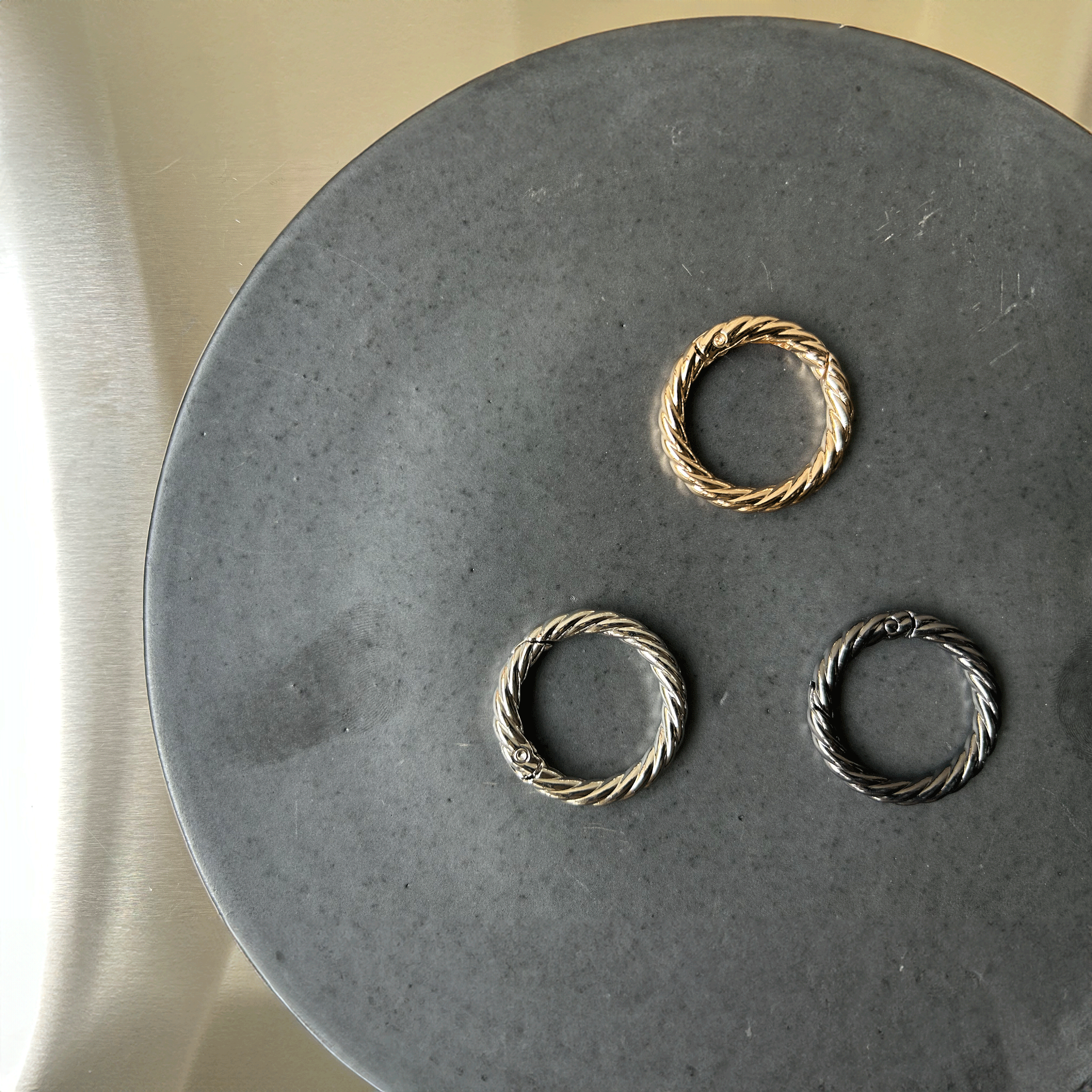 The Rope Ring Carabiner】ねじれの先に宿る、静かな存在感 | Lib